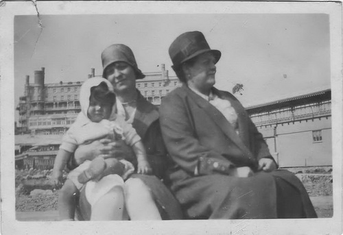 Alice Mary Binning with child Renee accompanied by her mother, also Alice